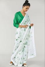 Load image into Gallery viewer, Kelly Green Floral Saree - B E N N C H